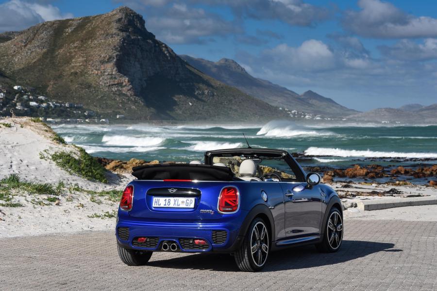 Mini Cooper S Cabrio (F57) 2018 года  (ZA) (фото 20 из 35)